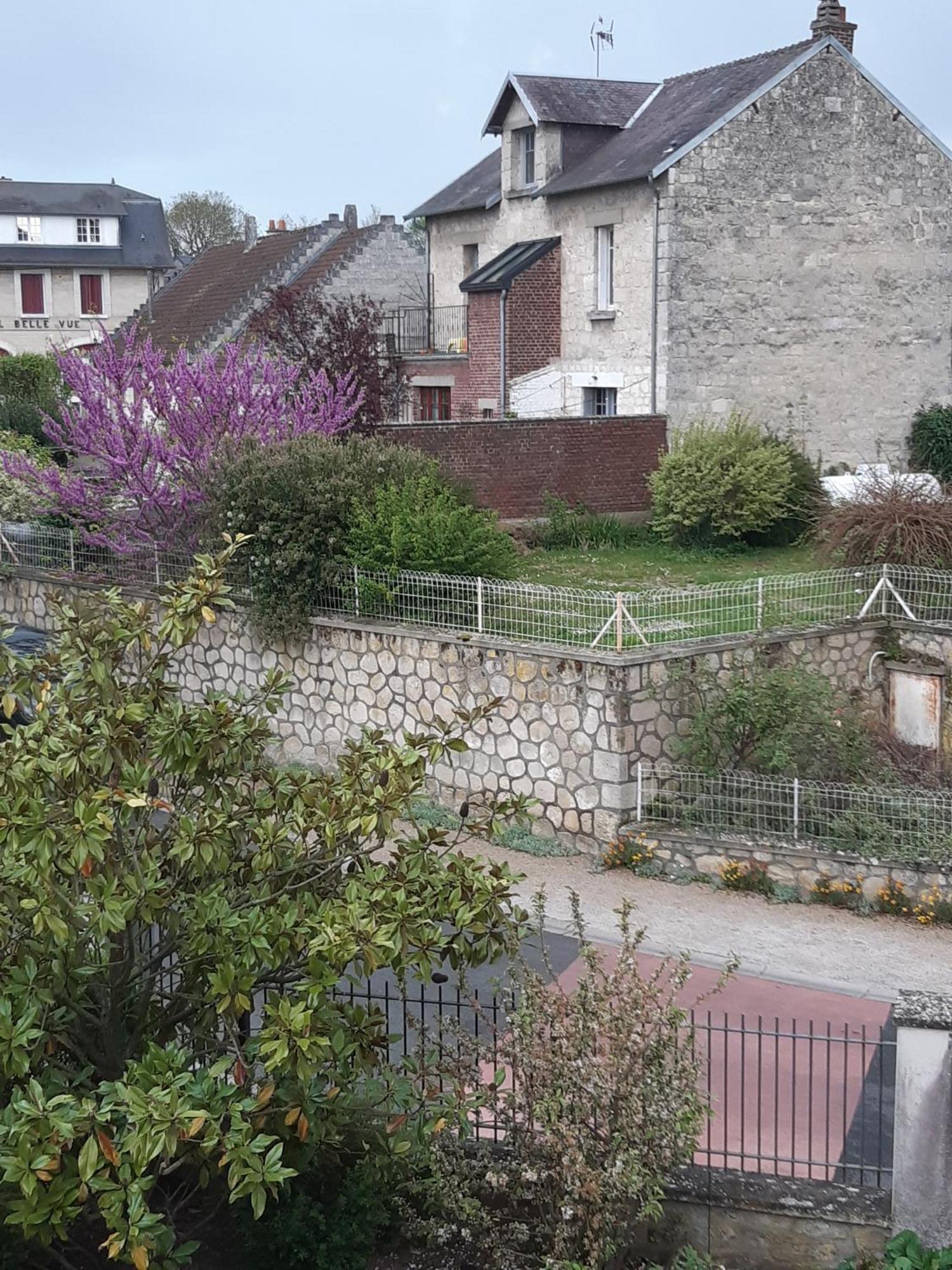 Location A Coucy Le Chateau Buitenkant foto